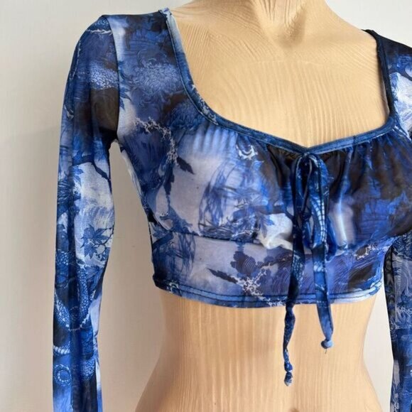 Brand New Pretty Little Thing Women’s 4 Blue Dragon Print Long Sleeve Crop Top - Picture 3 of 13